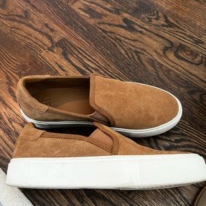Ugg Cahlvan Suede Slip On